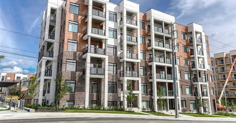 609-160 Canon Jackson Drive, Toronto, ON, M6M 0B7 - 2