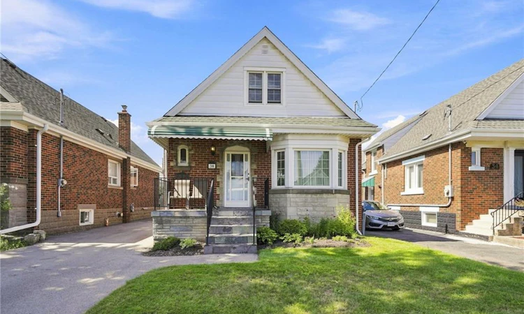 38 Garside Avenue S