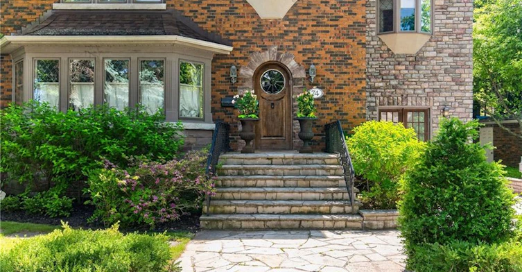 74 Oak Knoll Drive, Hamilton, ON, L8S 4C4 - 3