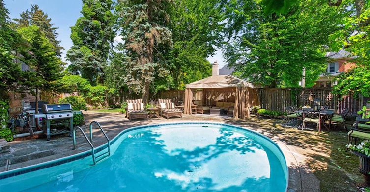 74 Oak Knoll Drive, Hamilton, ON, L8S 4C4 - 2