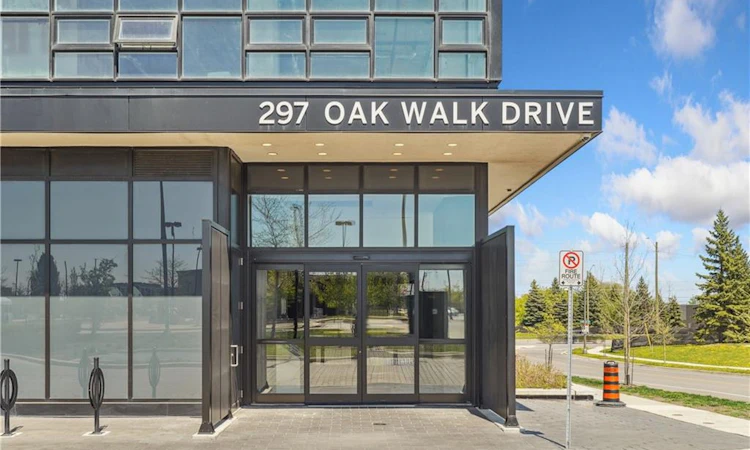1605-297 Oak Walk Drive