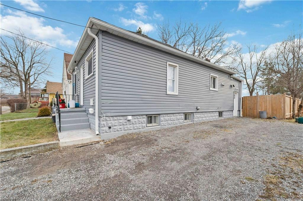 LOWER-65 Almond Street, Welland, ON, L3B 3P6 - 16