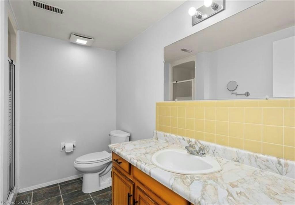 Lower-39 San Francisco Avenue, Hamilton, ON, L9C 5N8 - 2