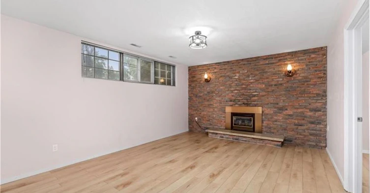 Lower-39 San Francisco Avenue, Hamilton, ON, L9C 5N8 - 5