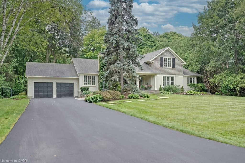 7 Colonial Crescent, Oakville, ON, L6J 4K8