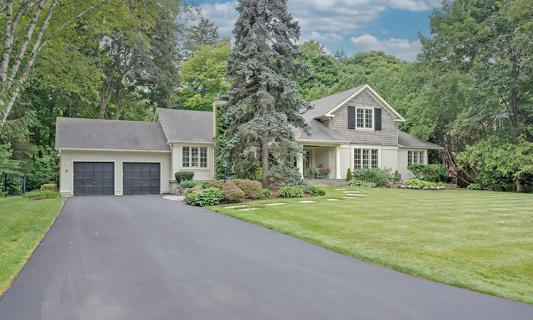 7 Colonial Crescent