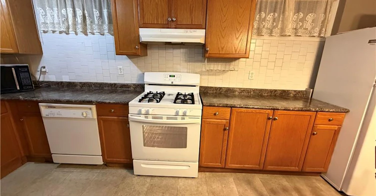 Basement-79 Edinburgh Avenue, Hamilton, ON, L8H 2C6 - 3