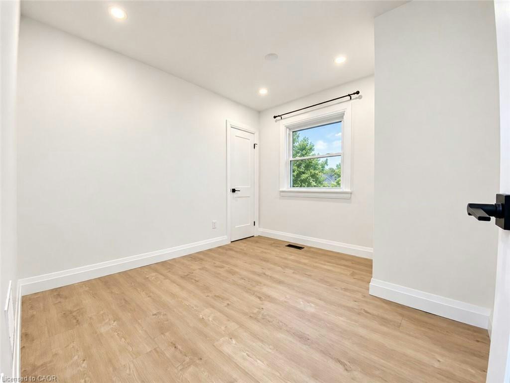 Upper-24 Sandalwood Avenue, Hamilton, ON, L8T 2E3 - 7