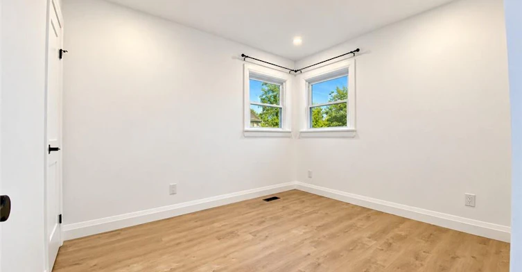 Upper-24 Sandalwood Avenue, Hamilton, ON, L8T 2E3 - 8
