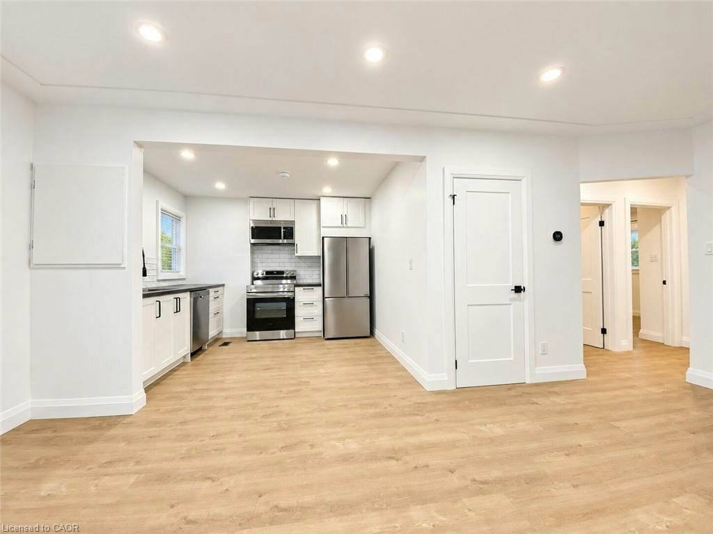 Upper-24 Sandalwood Avenue, Hamilton, ON, L8T 2E3 - 4