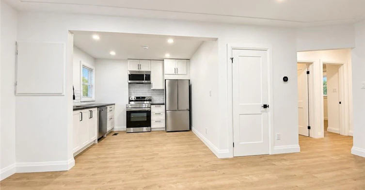 Upper-24 Sandalwood Avenue, Hamilton, ON, L8T 2E3 - 4