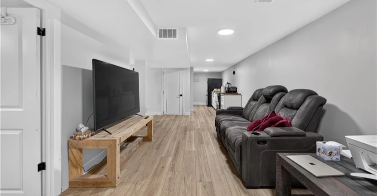 LOWER-31 Marion Place, Hamilton, ON, L8G 1R6 - 9