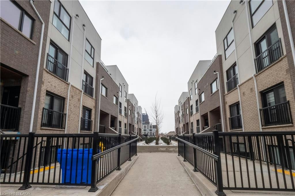 331-349 Wheat Boom Drive Drive, Oakville, ON, L6H 7X5 2