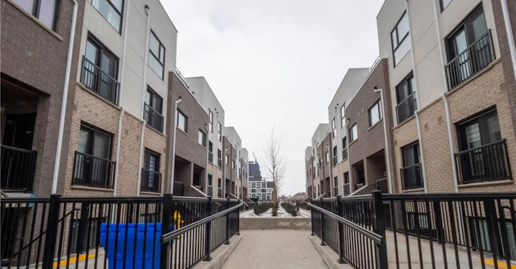 331-349 Wheat Boom Drive, Oakville, ON, L6H 7X5 - 2