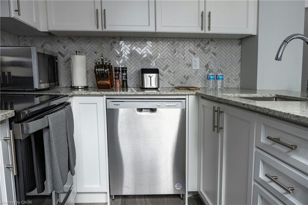 331-349 Wheat Boom Drive, Oakville, ON, L6H 7X5 - 14