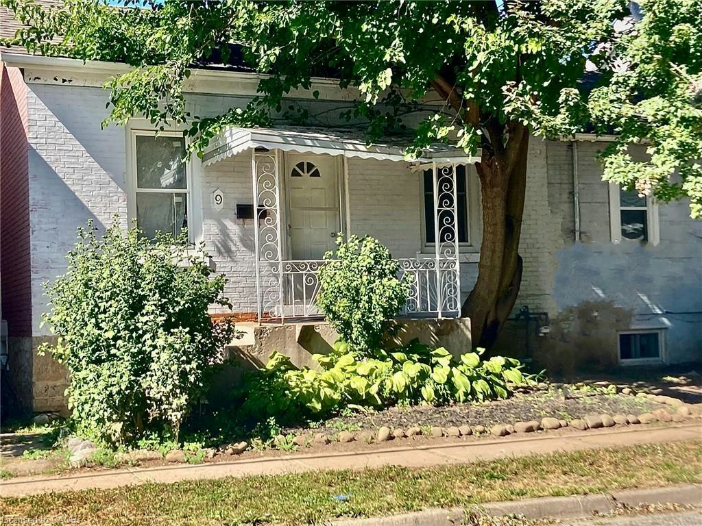 9 Woodland Avenue, St. Catharines, ON, L2R 5A1