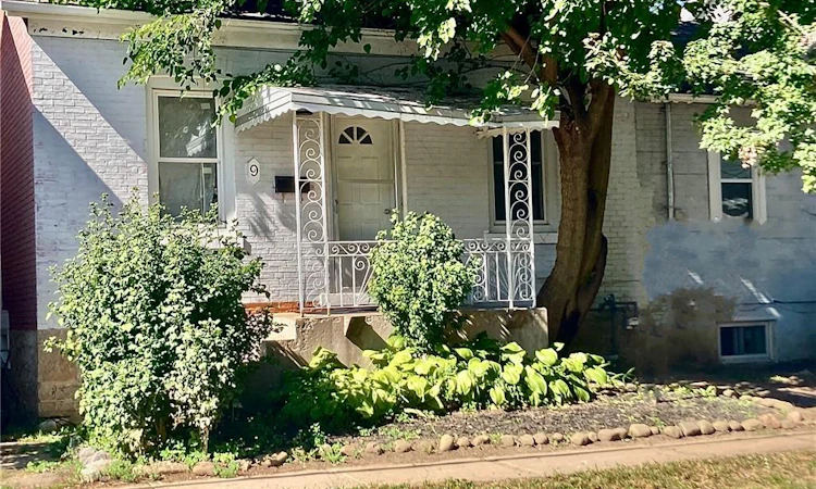 9 Woodland Avenue