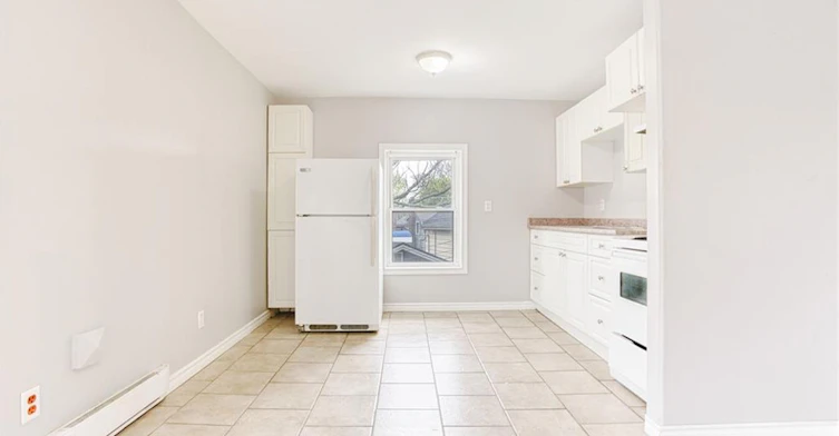 Upper-206 Church Street, St. Catharines, ON, L2R 3E9 - 3