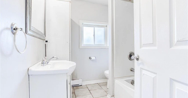 Upper-206 Church Street, St. Catharines, ON, L2R 3E9 - 8