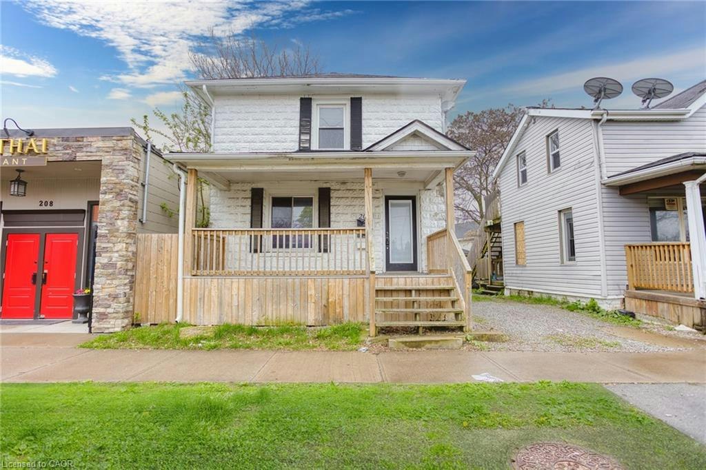 Upper-206 Church Street, St. Catharines, ON, L2R 3E9