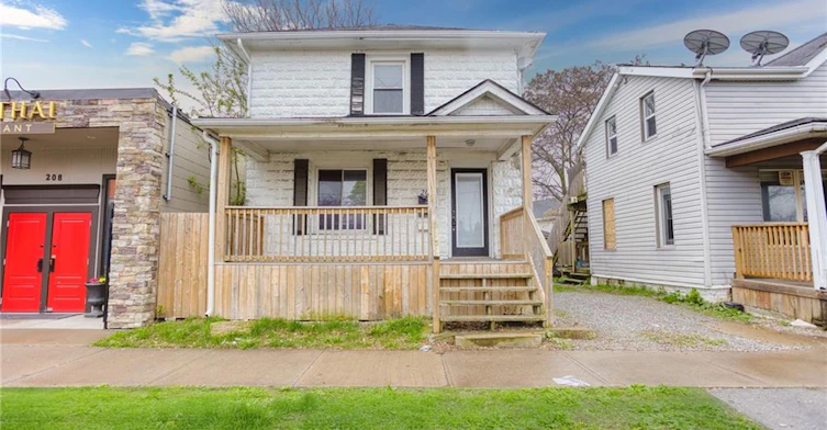 Upper-206 Church Street, St. Catharines, ON, L2R 3E9