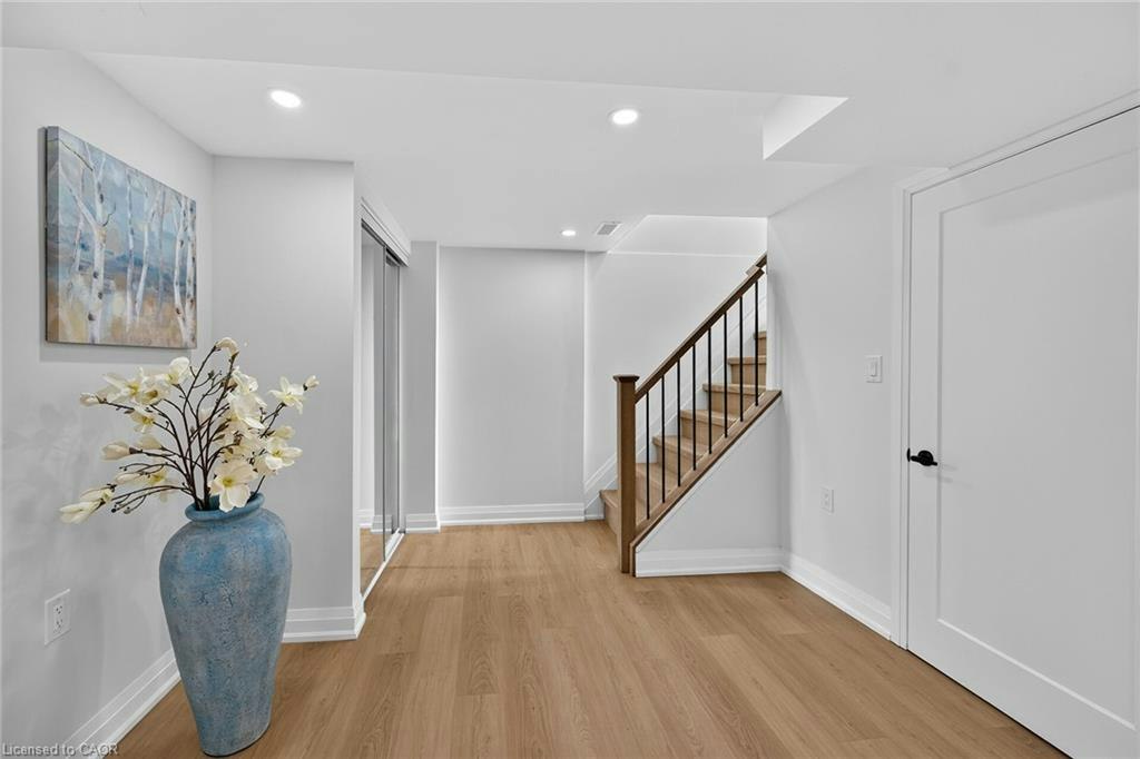 Lower-40 Purdy Crescent, Hamilton, ON, L9A 3B3 - 6