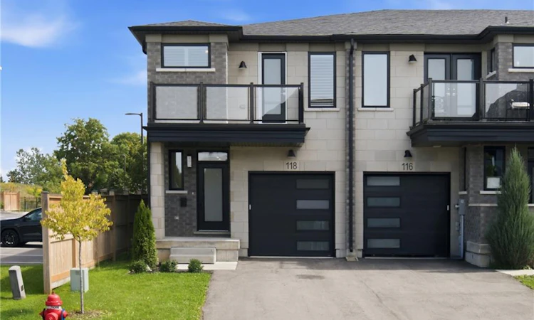 118-118 Springvalley Crescent