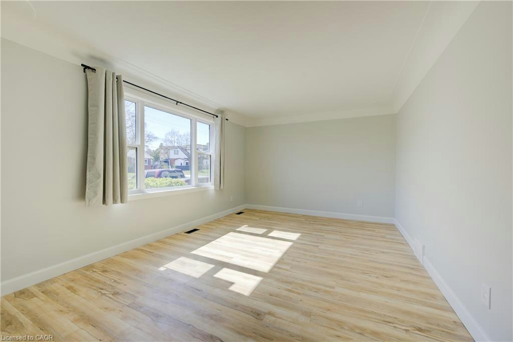 Main-320 Highland Road E, Kitchener, ON, N2M 3W4 - 3