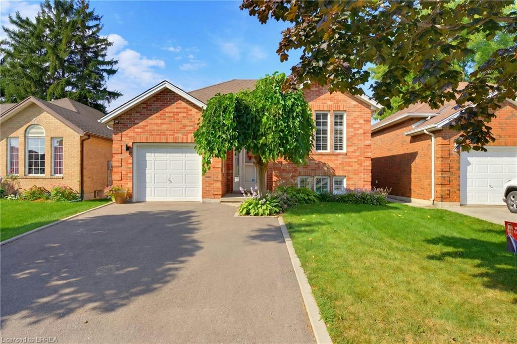 10 Noble Court, Brantford, ON, N3R 7Y5