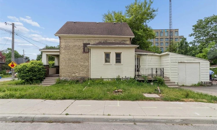 427 Duke Street W