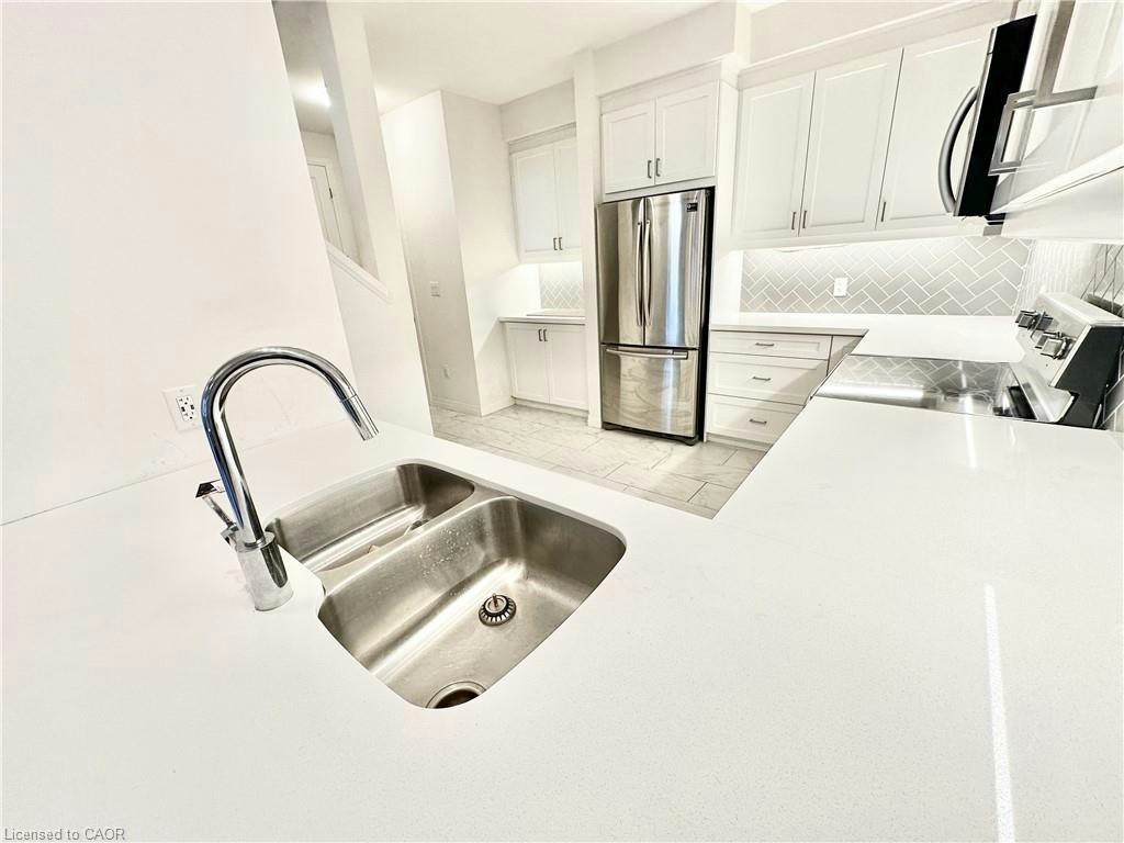 16 Ritchie Lane, Hamilton, ON, L9G 3K9 - 9