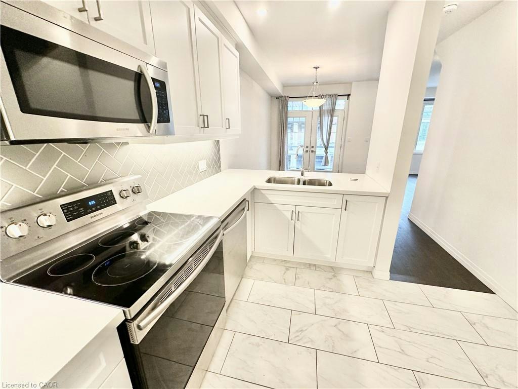 16 Ritchie Lane, Hamilton, ON, L9G 3K9 - 8