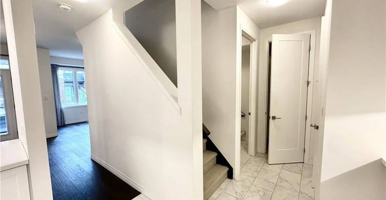 16 Ritchie Lane, Hamilton, ON, L9G 3K9