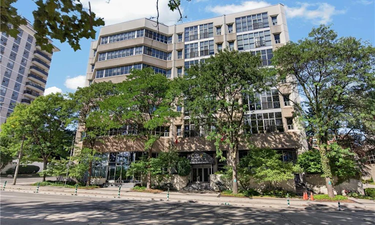 PH10-66 Bay Street S
