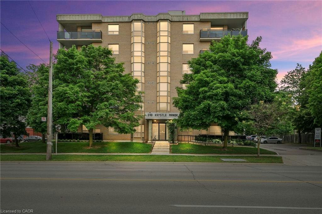 204-240 Quigley Road, Hamilton, ON, L8K 5M9