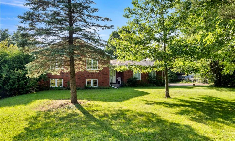 4452 Sideroad 20 Road N
