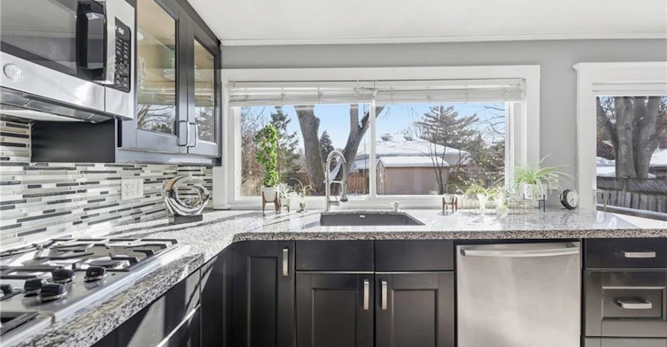 31 Hunter Street, Hamilton, ON, L9H 1E5 - 17