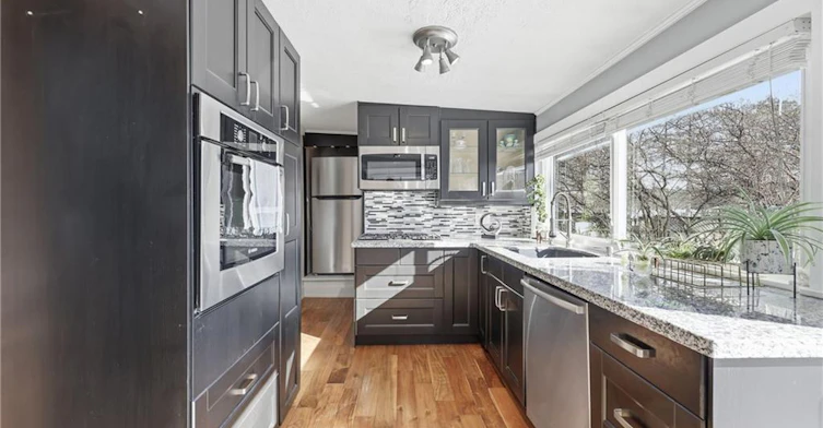 31 Hunter Street, Hamilton, ON, L9H 1E5 - 14