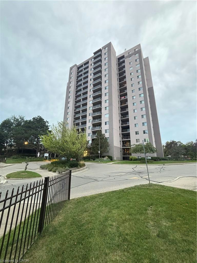 1210-975 Warwick Court, Burlington, ON, L7T 3Z7 - 3