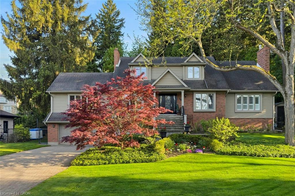 18 Stonegate Drive, Hamilton, ON, L9G 3R7