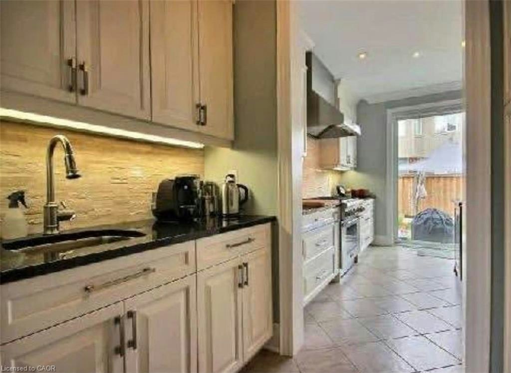 Upper-55 Apple Drive, Cambridge, ON, N3C 0E7 - 18
