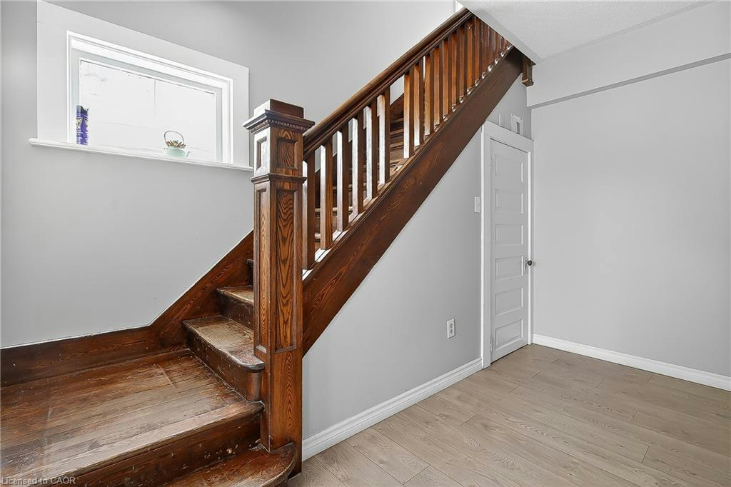 43 Dupont Street E, Waterloo, ON, N2J 2G8 - 18