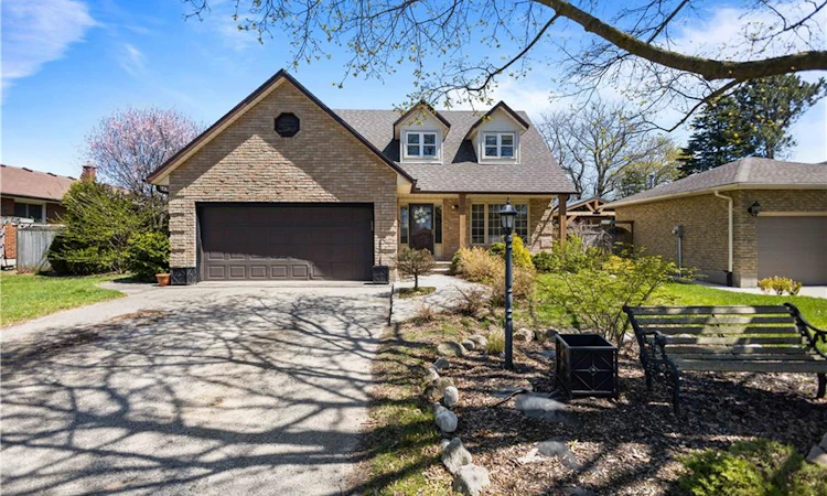 10 Atwood Crescent