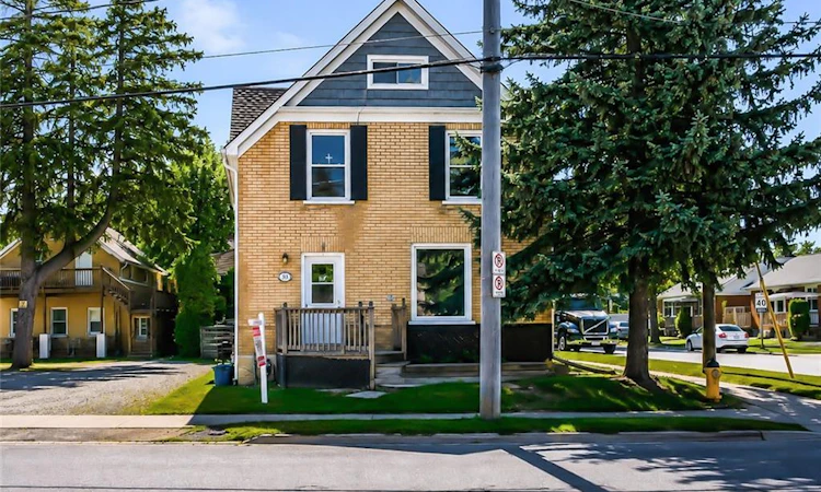 93 Lancaster Street W