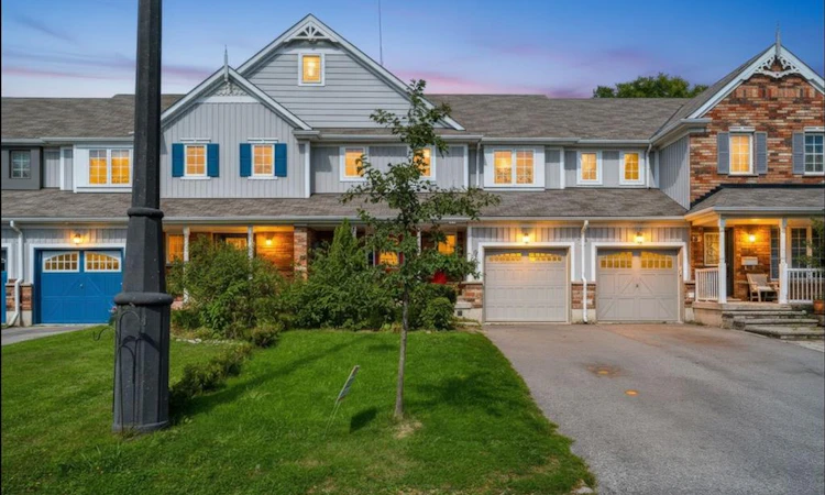 24 Fallingbrook Crescent