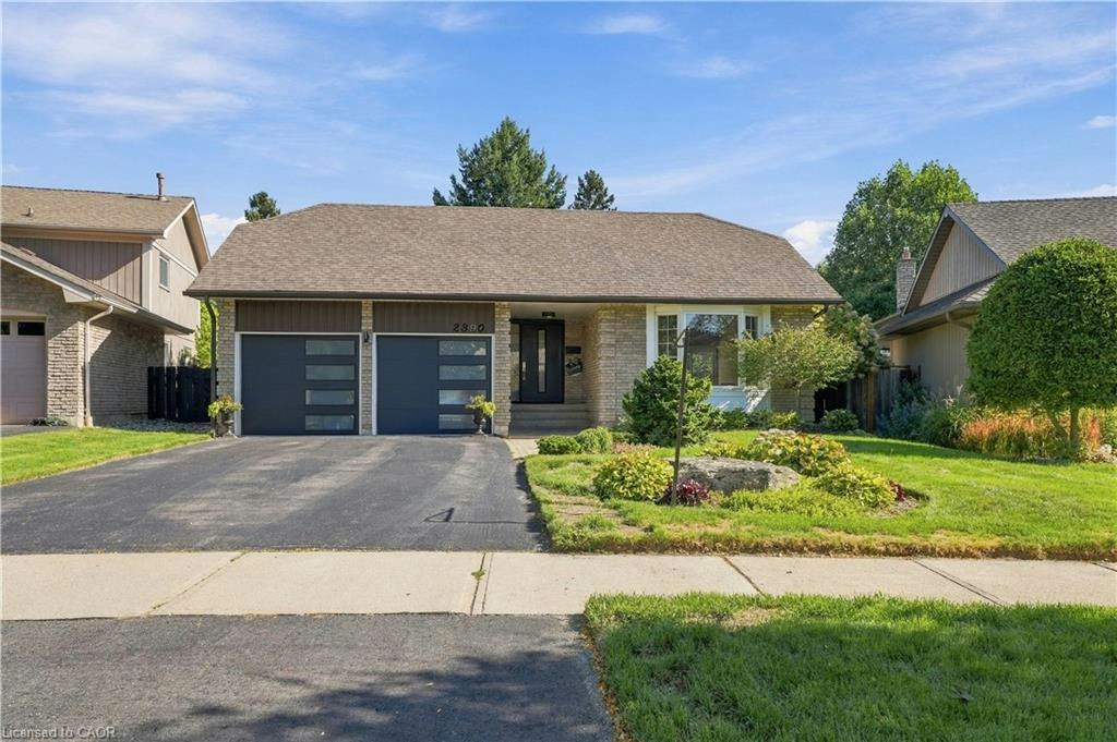 2390 Sinclair Circle, Burlington, ON, L7P 3C3
