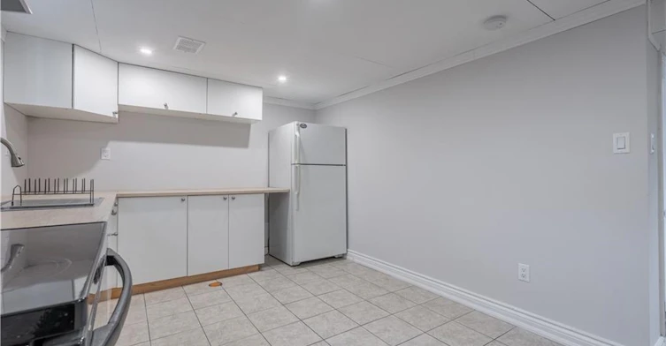 Basement-101 Ivon Avenue, Hamilton, ON, L8H 5S5 - 6