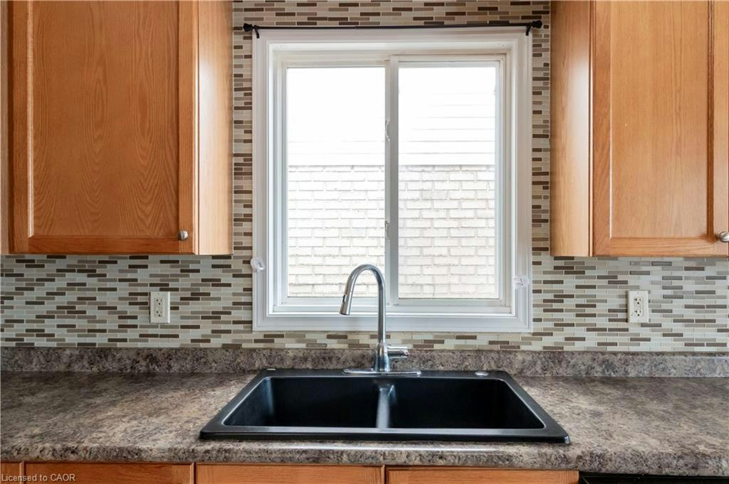 684 Commonwealth Crescent, Kitchener, ON, N2E 4J8 - 7