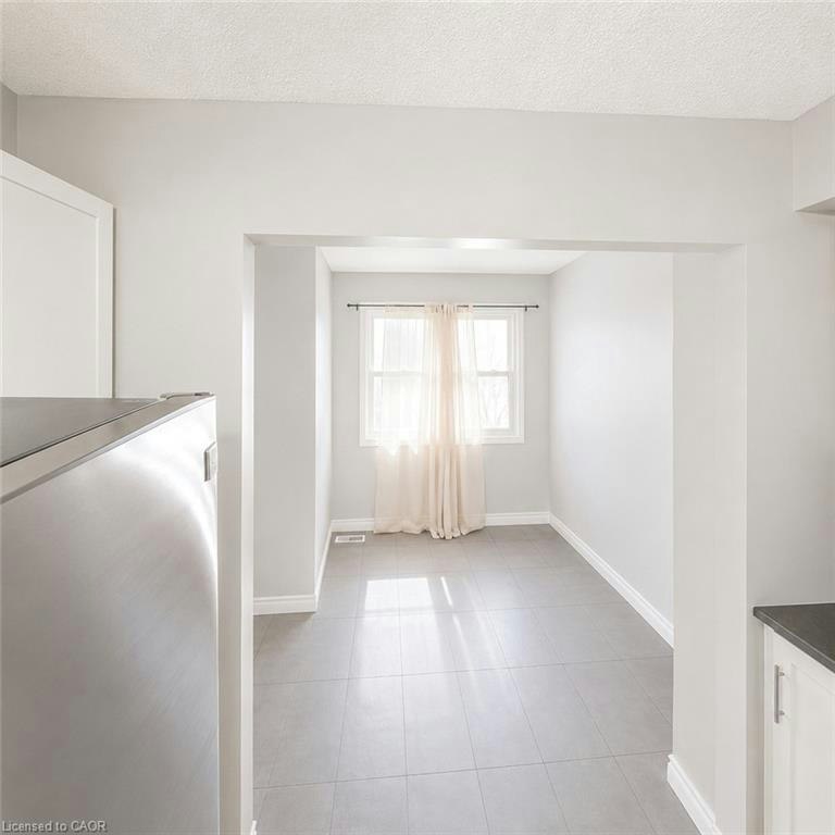 3-513 Quiet Place, Waterloo, ON, N2L 5L6 - 3
