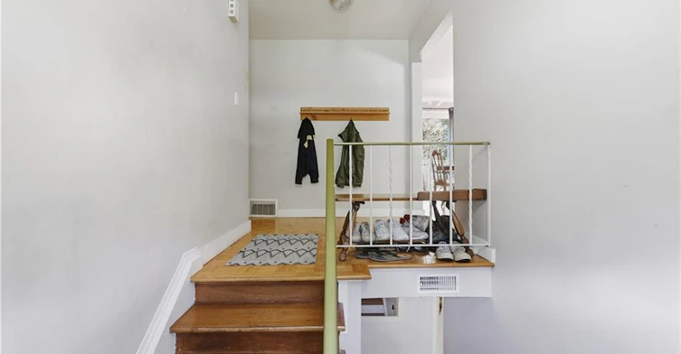 122 Greenbrier Drive, Waterloo, ON, N2L 4B5 - 4